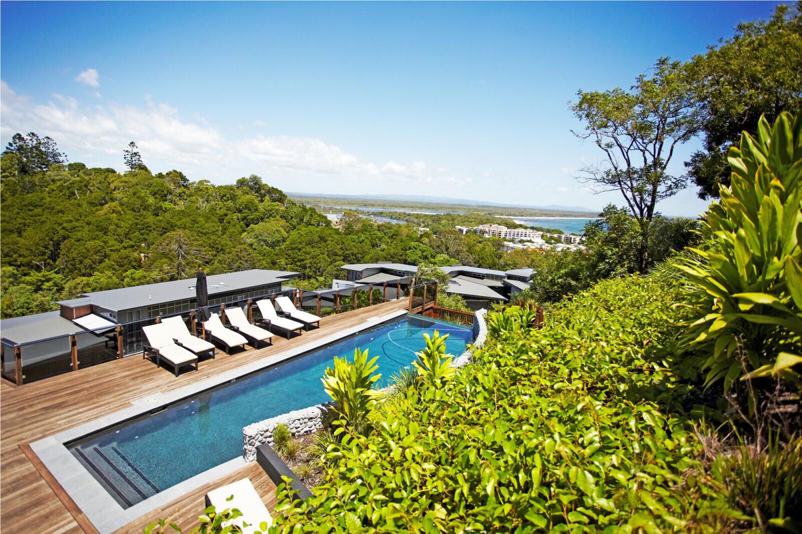Peppers-Noosa-Resort-_-Villas-Infinity-Pool